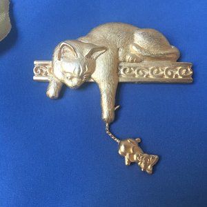 Vintage Cat and Mouse Gold Colored Brooch